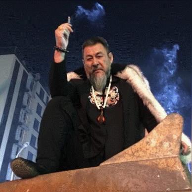 详细介绍三国耍大牌游戏玩法：巧妙利用英雄卡牌，搭配策略赢得无敌胜利