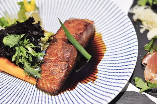 (全鸭宴的主菜是北京烤鸭并且上菜时要当做头菜来上)26道绝佳美食！全鸭宴的精致菜肴尽在眼前