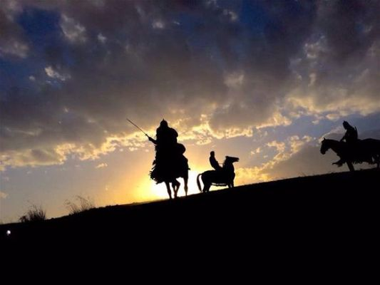 (仗剑当空有车吗)仗剑当空，豪情万丈，驾车御风何忧