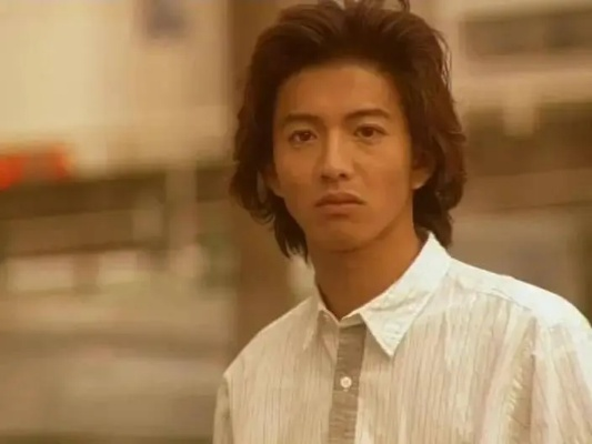 悠长假期日剧：探索与欢笑交织的假日生活，感受友情与爱情的美好瞬间