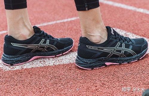 (适合秋冬季的跑鞋)秋冬跑鞋推荐学生党：时尚舒适的跑鞋选择指南
