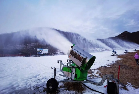 (昌平的滑雪场)昌平多家知名滑雪场加紧造雪备战
