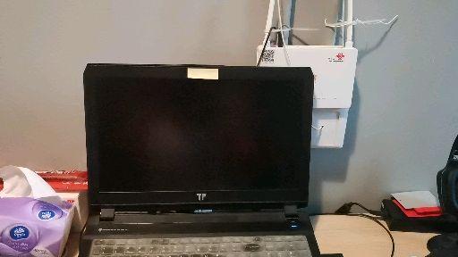 (电脑显示器闪烁有横纹)如何解决电脑显示屏频繁闪烁出现横条纹的问题