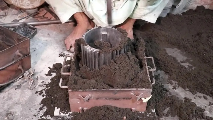 (合金翻沙是怎么操作)合氏合金中翻渣的原因和解决方法探讨