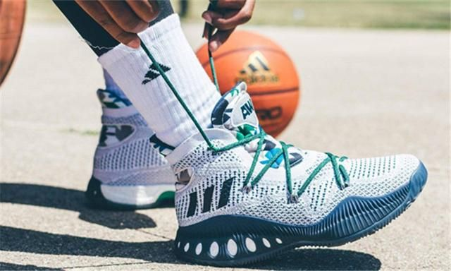 (篮球鞋视频)激情四射！前掌澎湃的篮球鞋让你飞跃全场