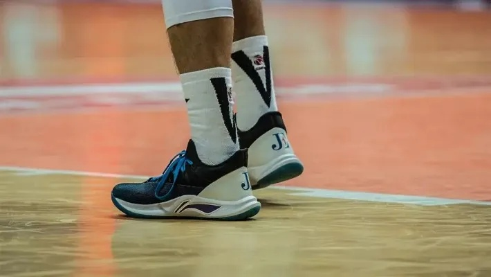 (篮球鞋视频)激情四射！前掌澎湃的篮球鞋让你飞跃全场