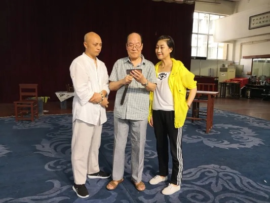 揭开笑傲乾坤中华谷涵的神秘面纱：她的师傅究竟是谁？