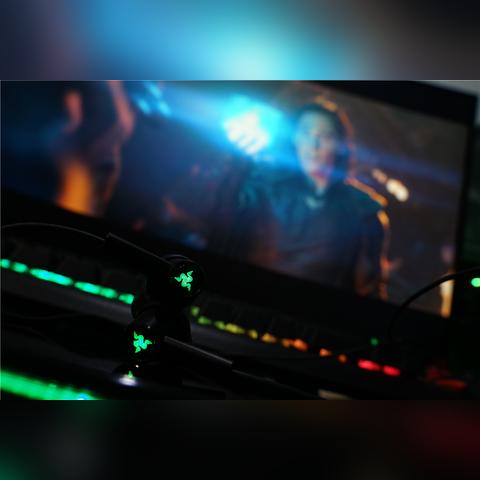 (电脑声音有杂音怎么回事)电脑出现声音有杂音滋滋滋的现象，如何有效逐步处理和解决