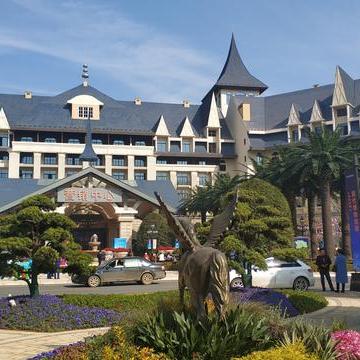 舌尖上的新鲜，探秘"乐缤纷庄园农场"：给您带来全方位、亲自采摘的田园体验