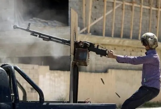 (疯狂的机枪扫射图片)多样化的疯狂机枪手：展现不同风采的射手们