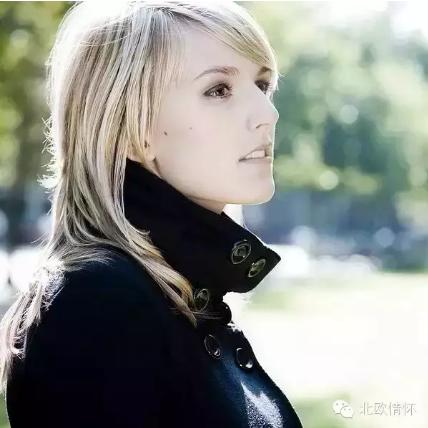 请给我分享一下斯拉最新车型的详细信息和点评，让我更深入了解它的魅力所在！