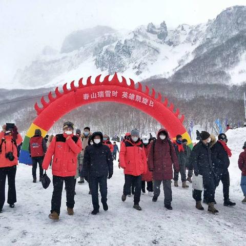 (醒时作品集)醒时春山暗示:生活中的每个瞬间都蕴藏着美好的可能性 (醒时作品集)醒时春山暗示:生活中的每个瞬间都蕴藏着美好的可能性