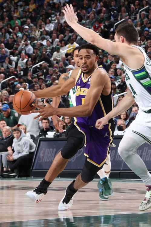 特雷弗·亨德森的机敏智谋：他是如何在巨兽争霸赛中胜出并改变赛事形势的?