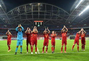 揭秘足球场上的十大恐怖过人招式：如何让对手无从招架，成为赛场焦点！