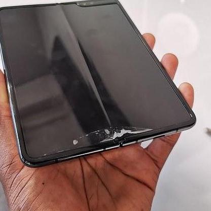 解决电脑黑屏闪烁问题的全面指南：从硬件检查到软件调试的详细步骤