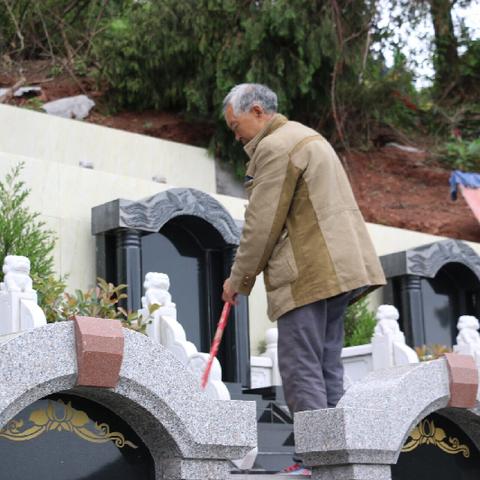 探讨守墓人笔记的实际应用:如何通过墓地志提升历史学研究和城市规划 探讨守墓人笔记的实际应用:如何通过墓地志提升历史学研究和城市规划